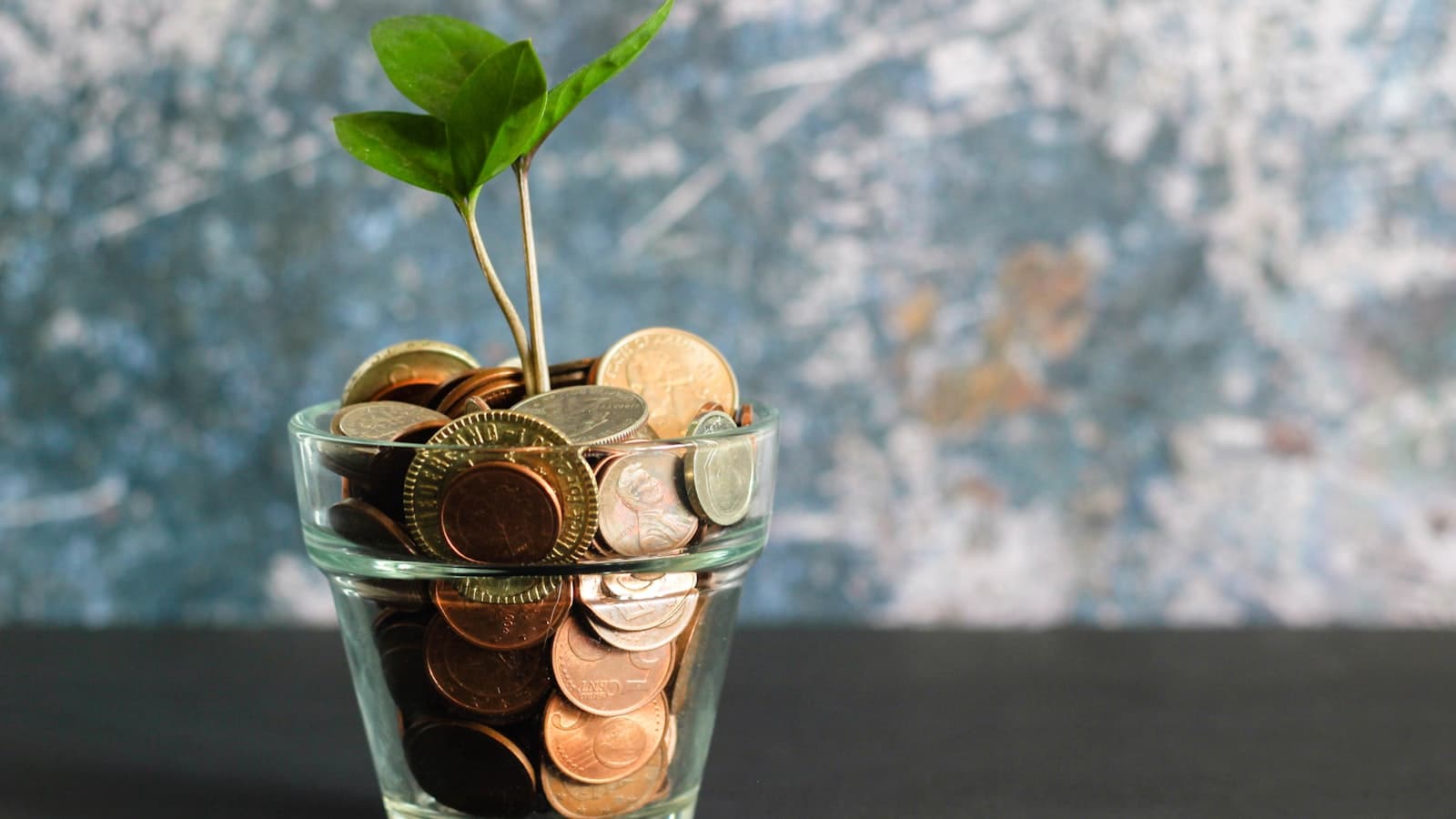 Should You Buy an Annuity or Bonds for Retirement Income in 2026?